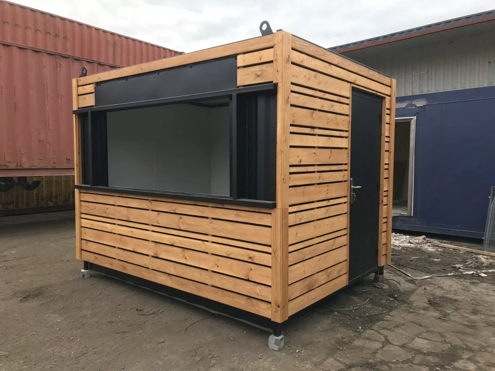 Outlet Shipping Container